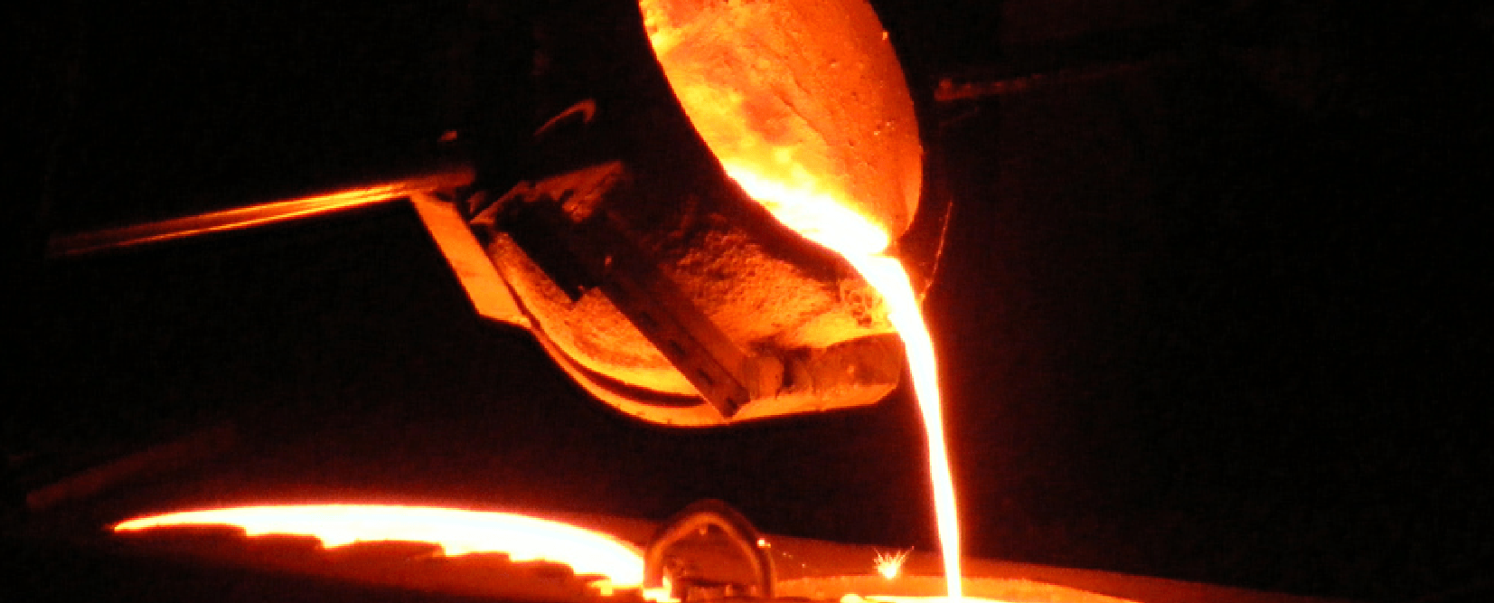 Pouring molten metal